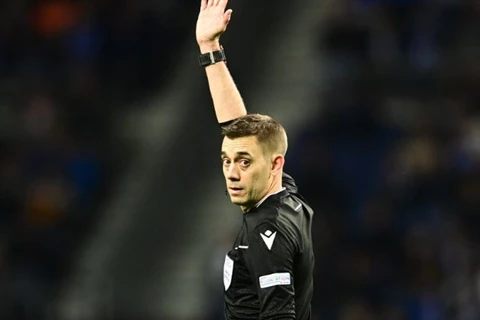 رسميًا.. كليمون توربين حكمًا لمباراة مانشستر سيتي وريال مدريد في دوري أبطال أوروبا